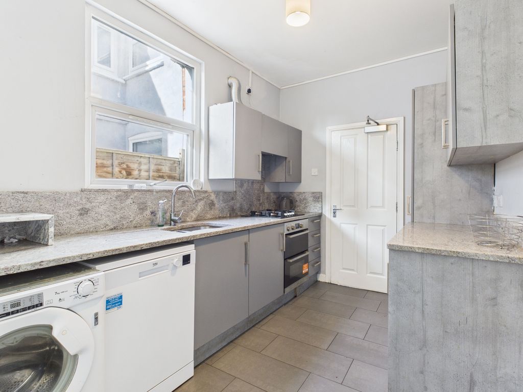 Property photo 3 of 11 Cam04922G0-Pr0107-Still006