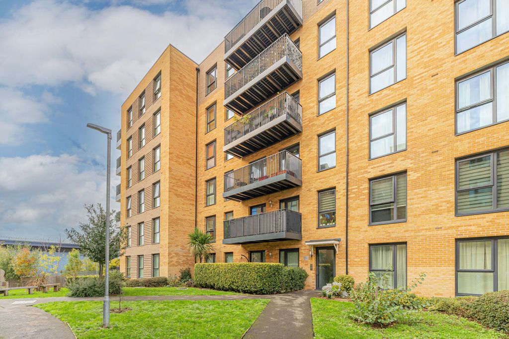 Property photo 1 of 20 Front (Exterior)