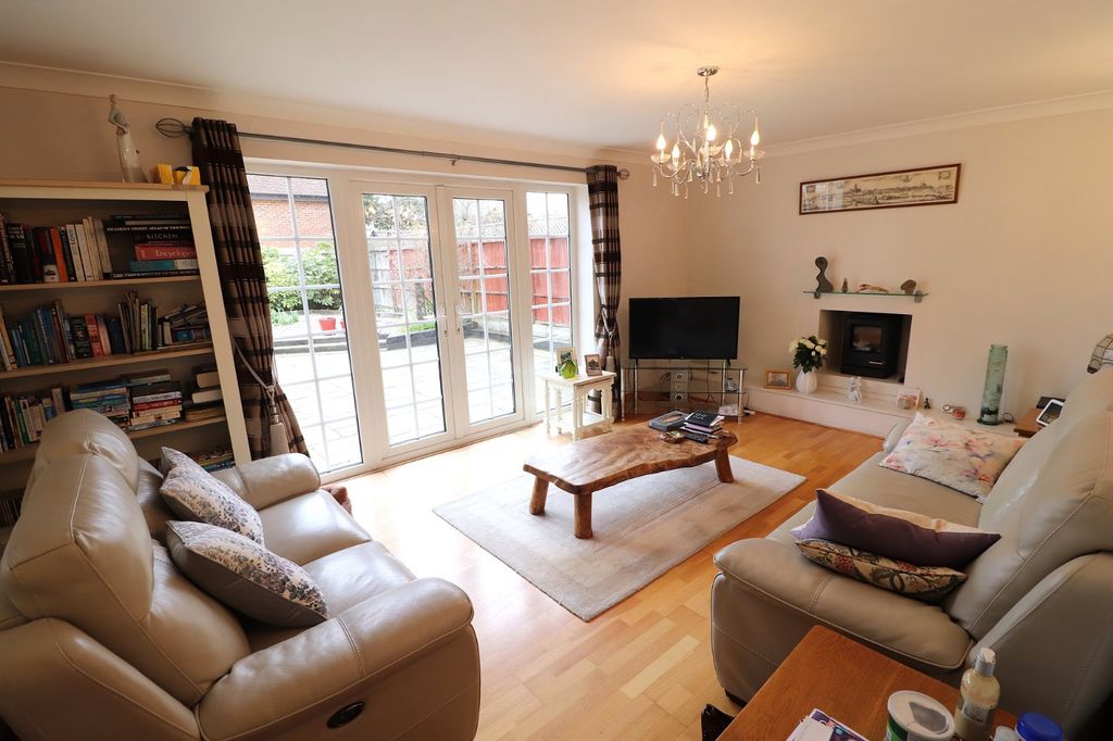 Property photo 3 of 23 Picture No. 12