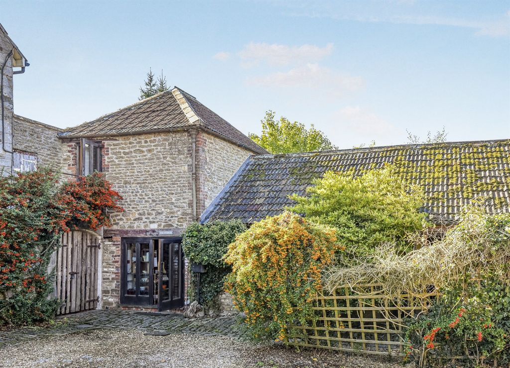 Property photo 1 of 25