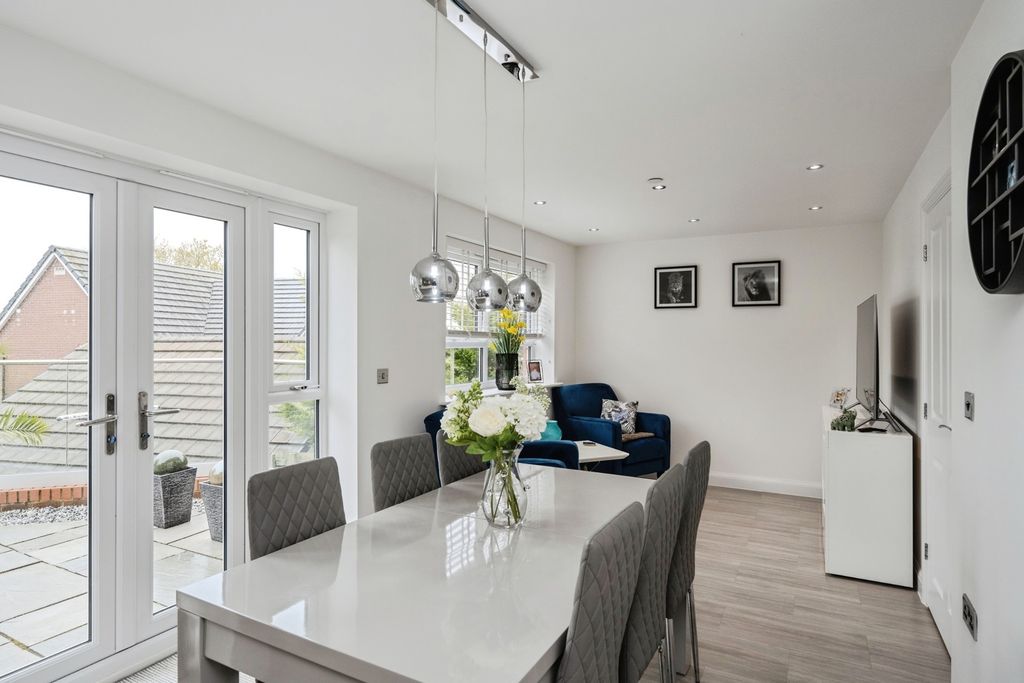 Property photo 3 of 31 Pbox-Img.Jpg