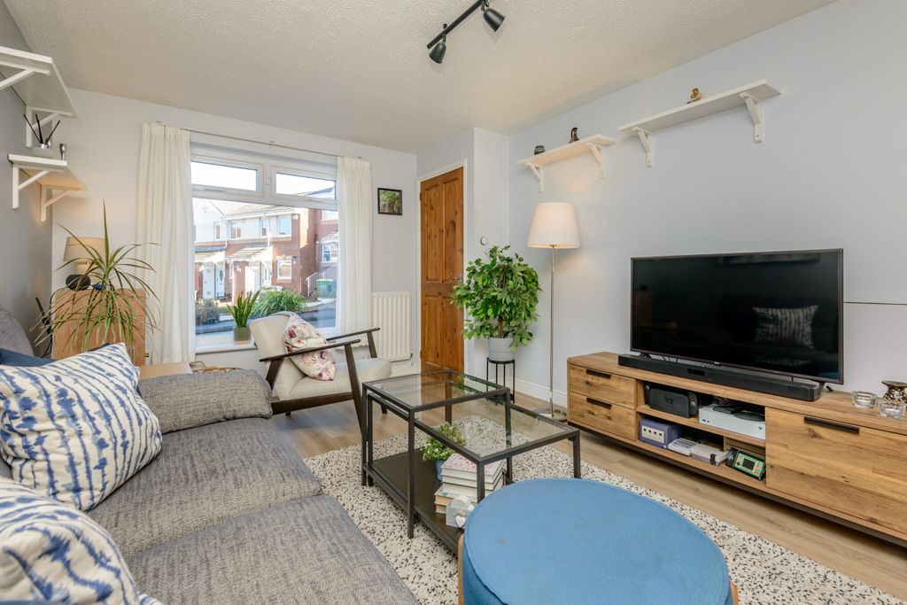 Property photo 3 of 12