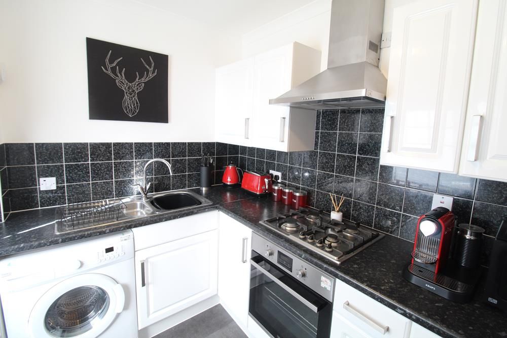 Property photo 3 of 10 Kitchen
