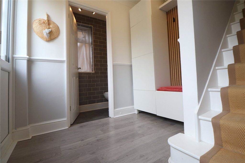 Property photo 2 of 20 Entrance Hall