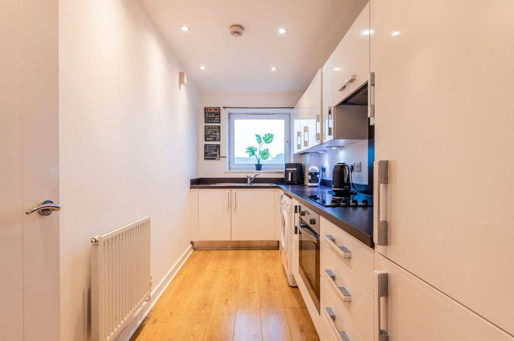 Property photo 2 of 11 Kitchen