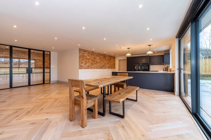 Property photo 3 of 35 Photo 37