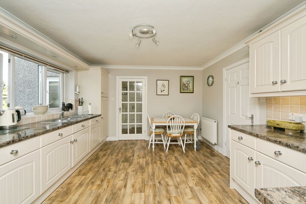Property photo 3 of 31 Pbox-Img.Jpg