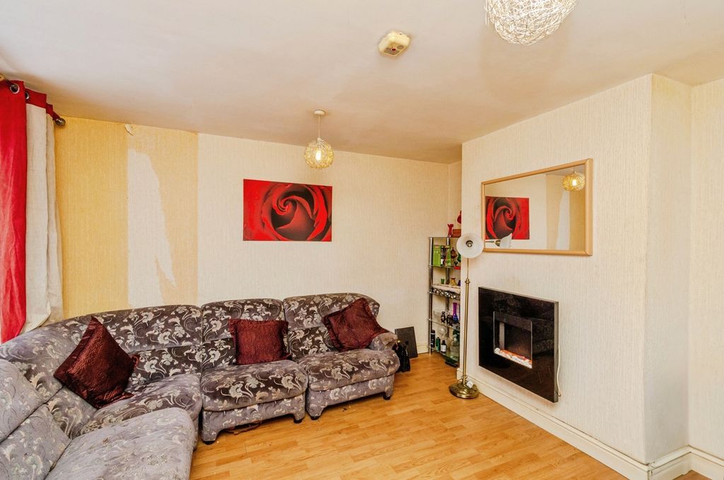 Property photo 2 of 17 Photo