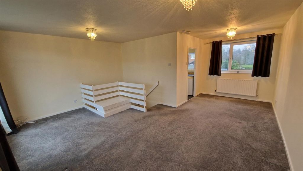 Property photo 3 of 10 Lounge