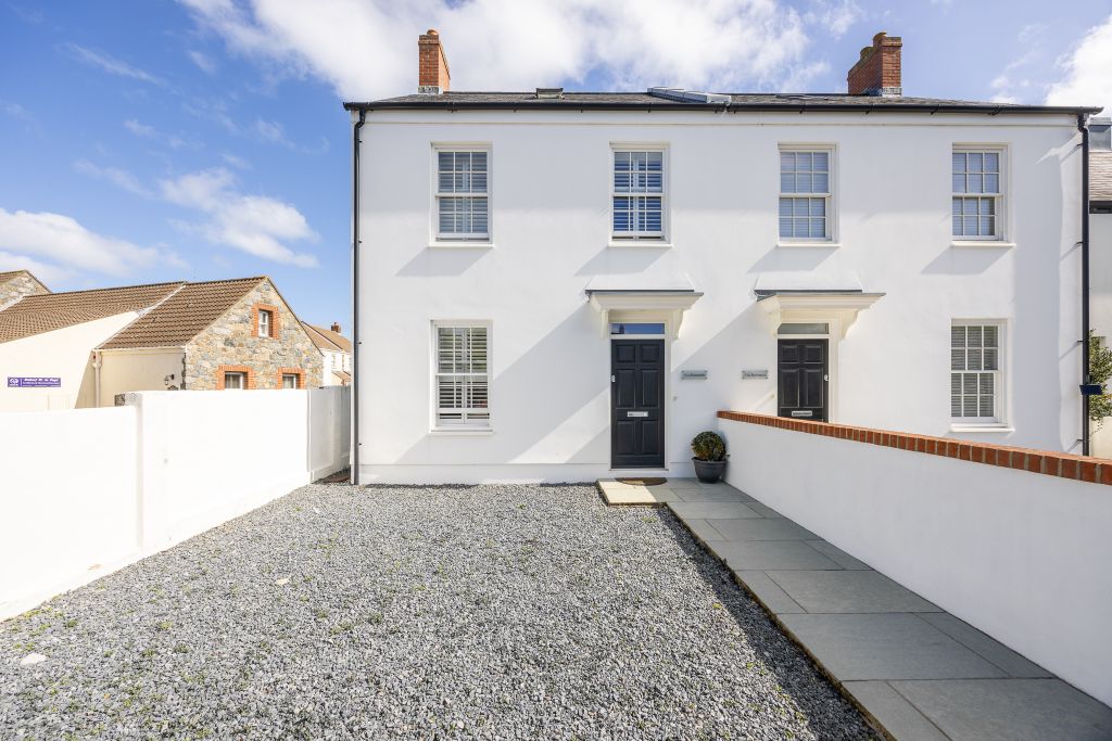 Property photo 2 of 20