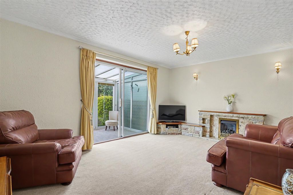 Property photo 2 of 20 Lounge