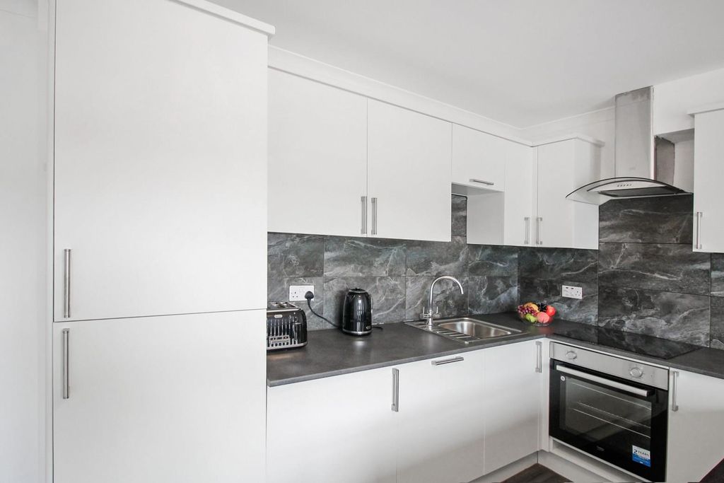Property photo 3 of 16 03 - Lounge 3.Jpg