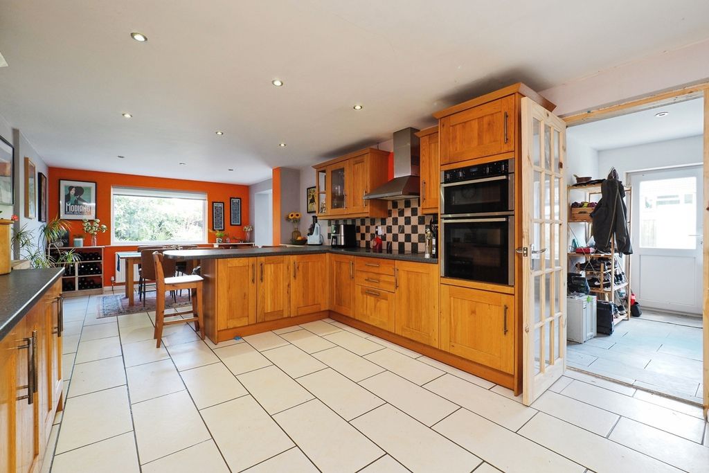 Property photo 2 of 21 Kitchen
