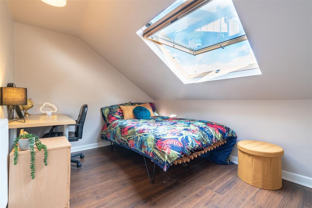 Property photo 2 of 10 Bedroom 4.Jpg