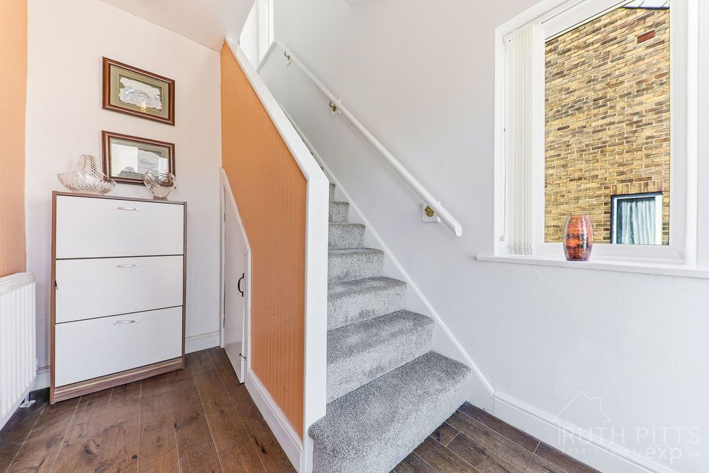 Property photo 3 of 26