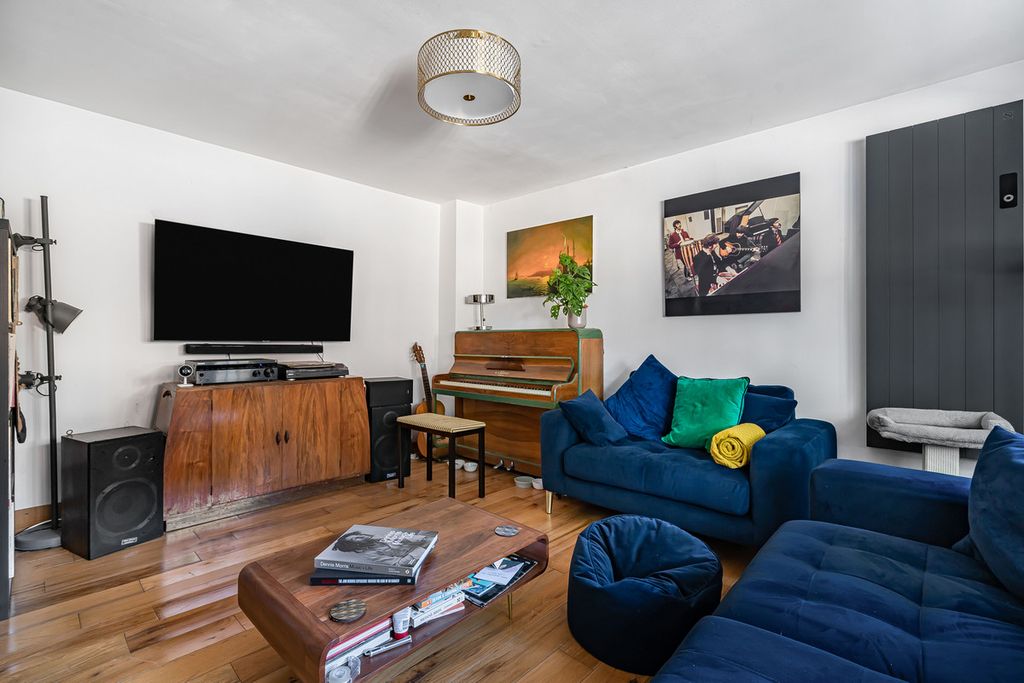 Property photo 2 of 17