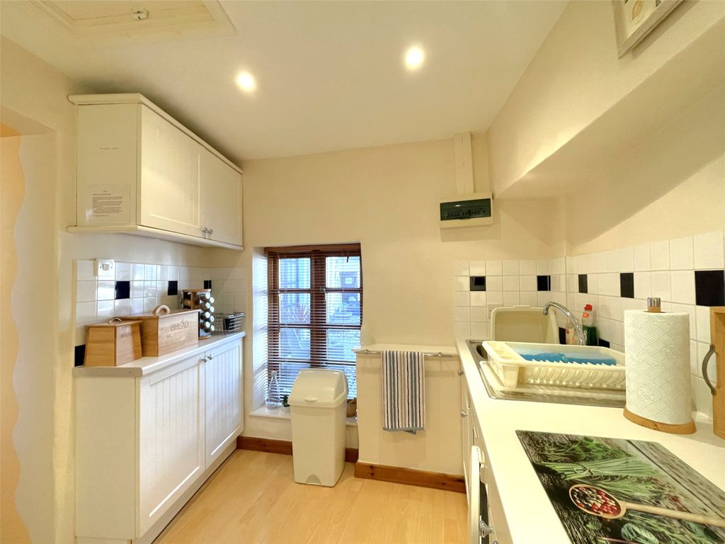Property photo 3 of 12 3 - Picture No. 11
