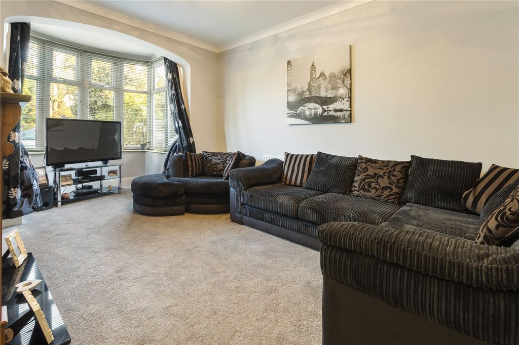 Property photo 2 of 46 Picture No. 52