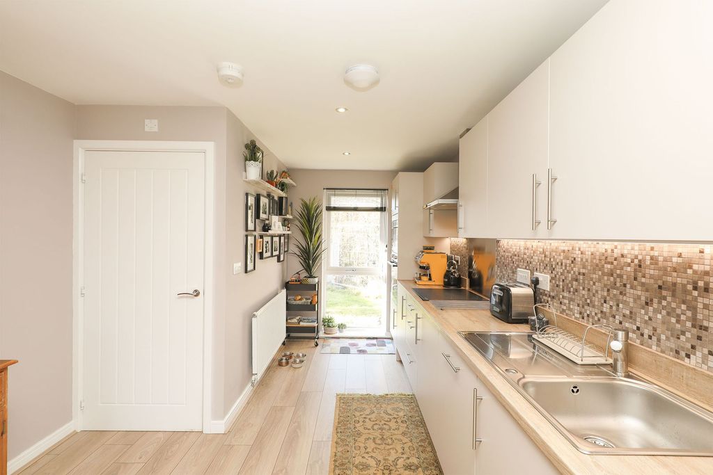 Property photo 3 of 24