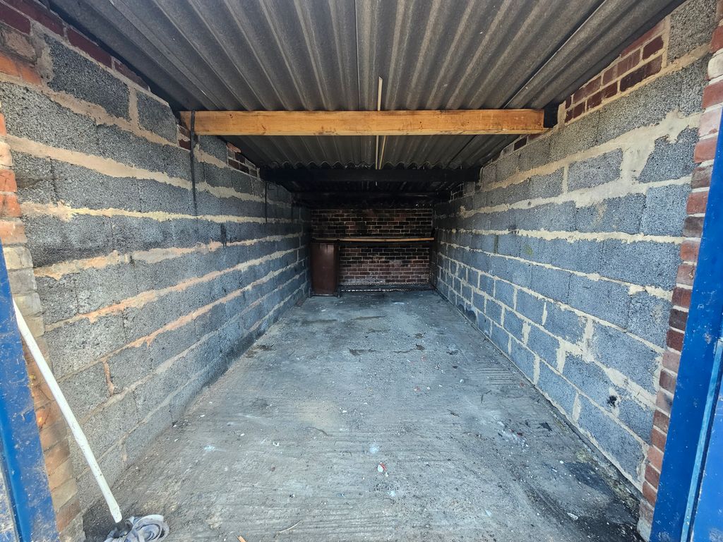 Property photo 3 of 5