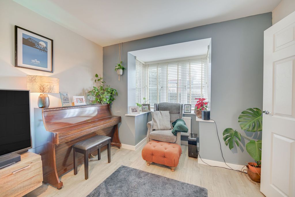 Property photo 3 of 25