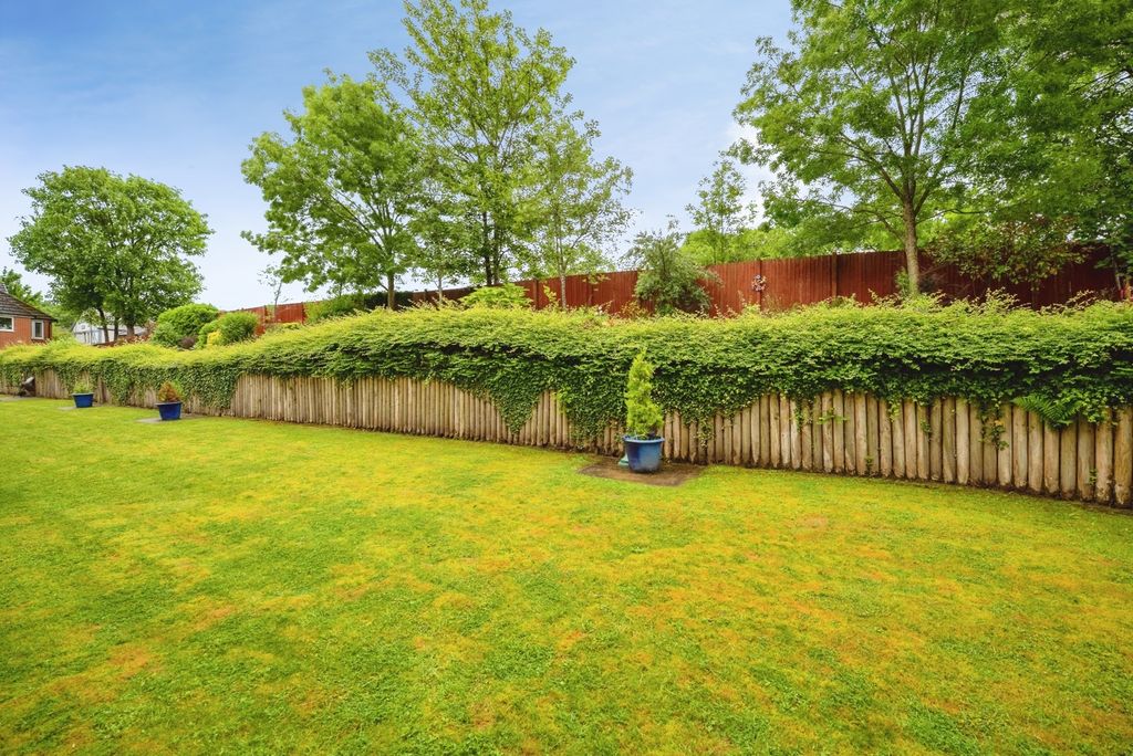 Property photo 3 of 14 External
