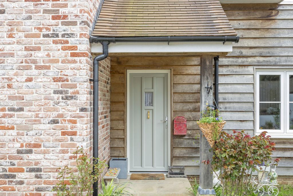 Property photo 2 of 22 Front (Exterior)