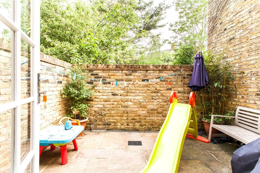 Property photo 3 of 14 Patio