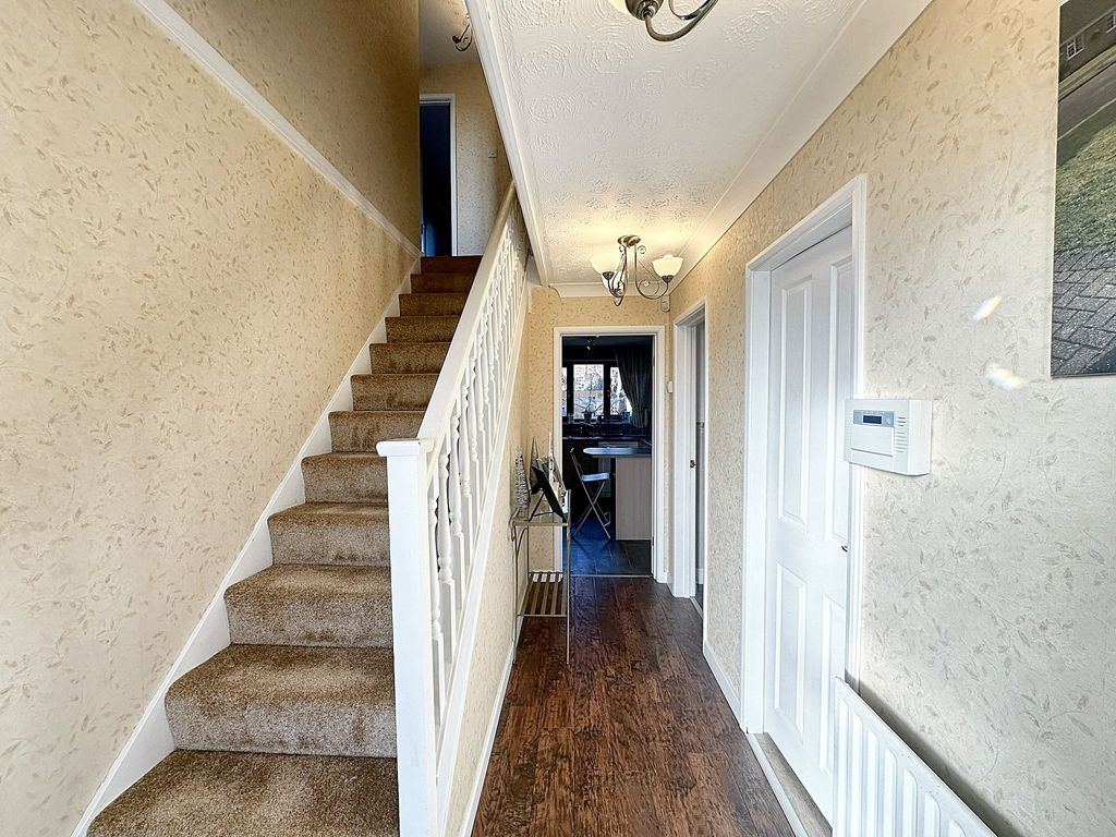 Property photo 2 of 19 Hallway