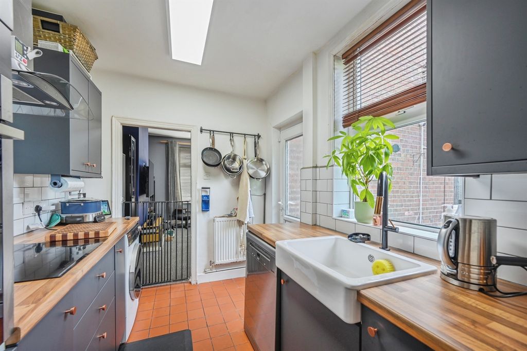 Property photo 2 of 17