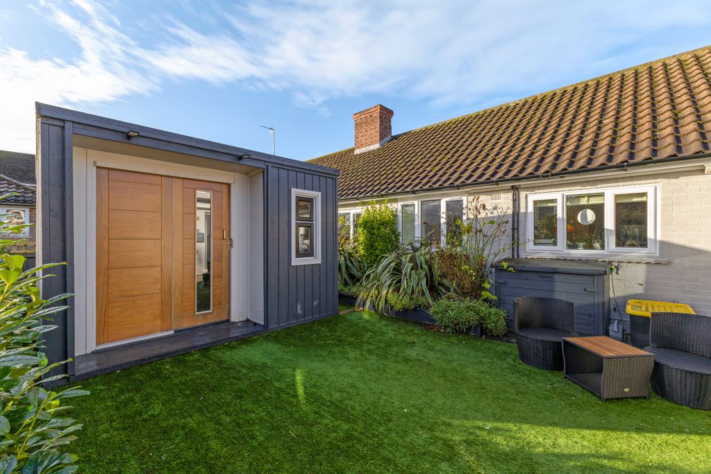 Property photo 2 of 21