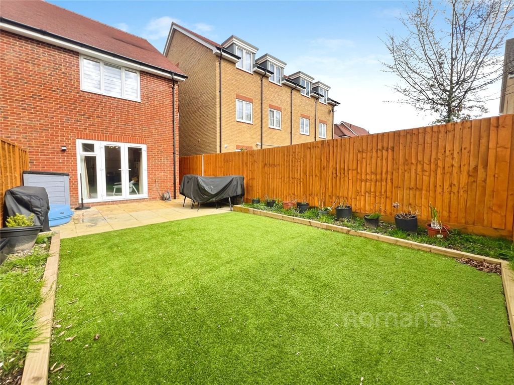 Property photo 2 of 20 Picture No. 12