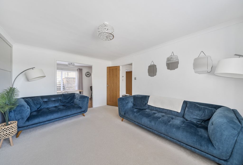 Property photo 3 of 21 1324839-12-686E39...