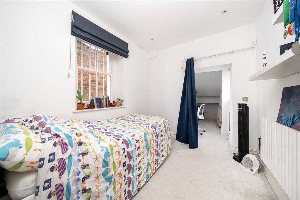 Property photo 3 of 10 Bedroom