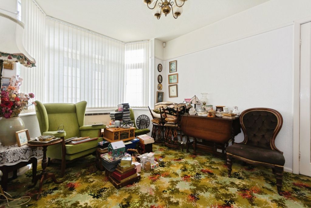 Property photo 3 of 17 Living Room