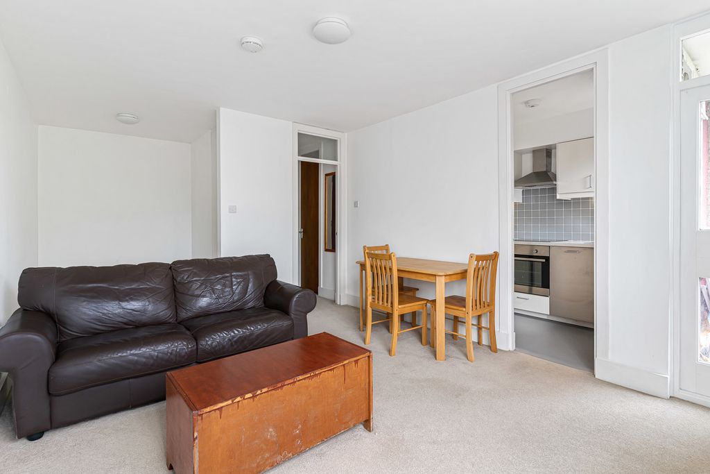 Property photo 3 of 16 Studio