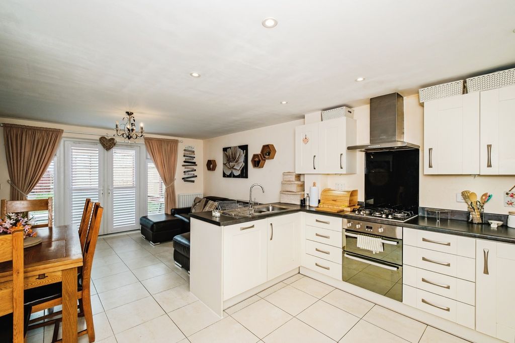 Property photo 3 of 16 Photo