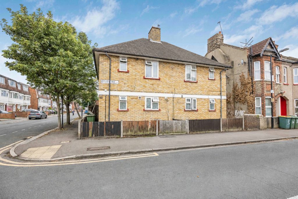 Property photo 1 of 12 2214440