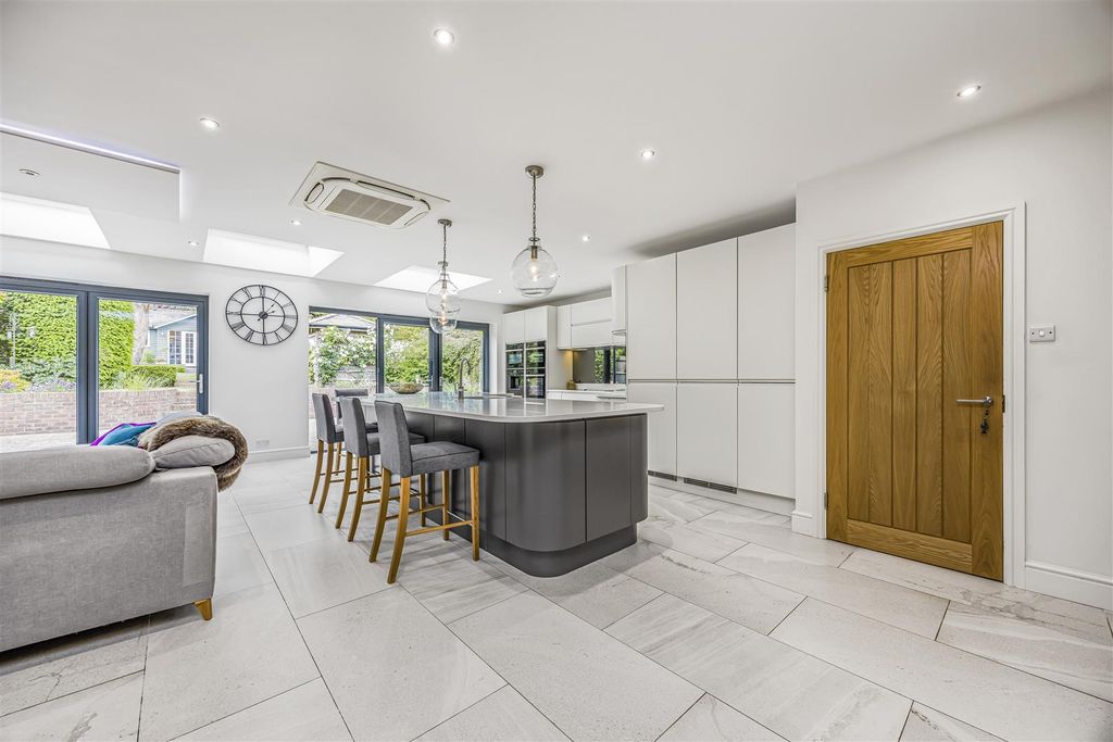 Property photo 2 of 29 291 Havant Road, Farlington-Porticomarketing-Sarah