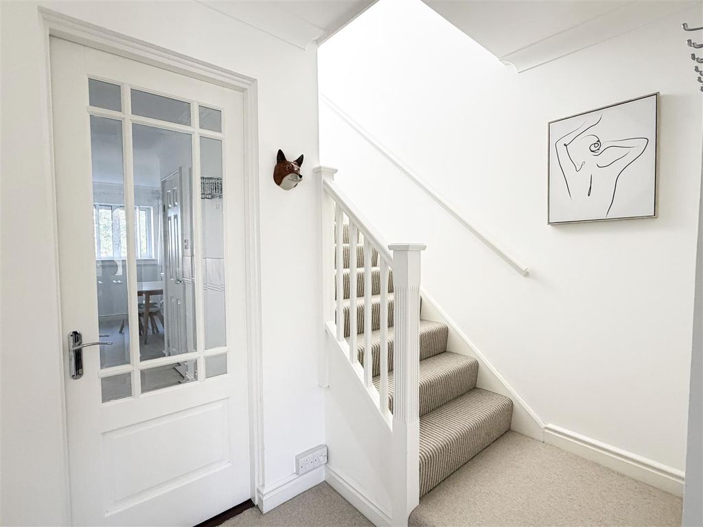 Property photo 2 of 21