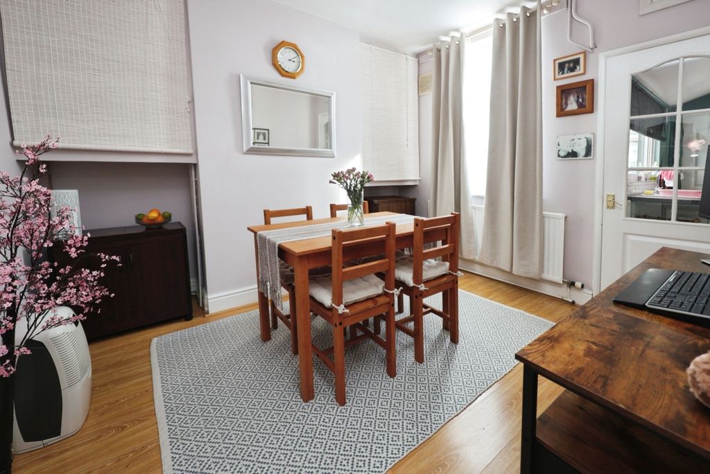 Property photo 3 of 18 4494613