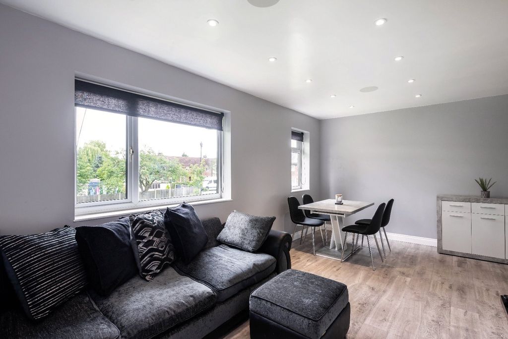 Property photo 3 of 9 Picture 3