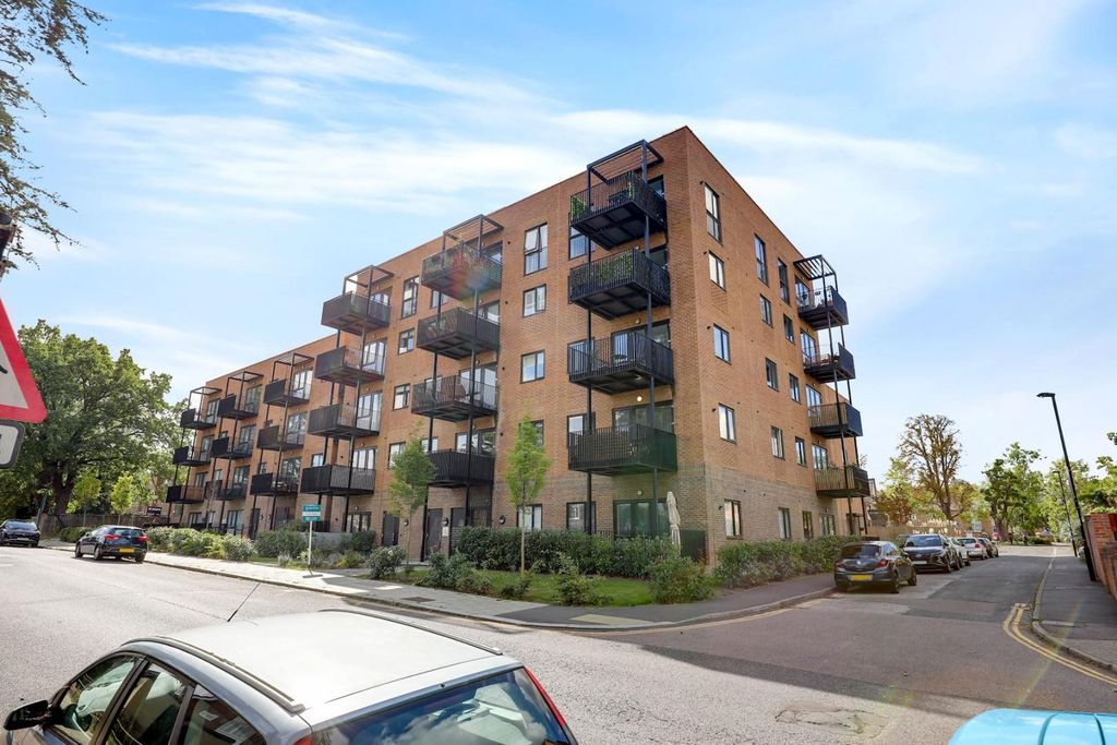 Property photo 2 of 15 07-8Ff2Jhpropworld - 14 Percy Mansions - 43-Medium