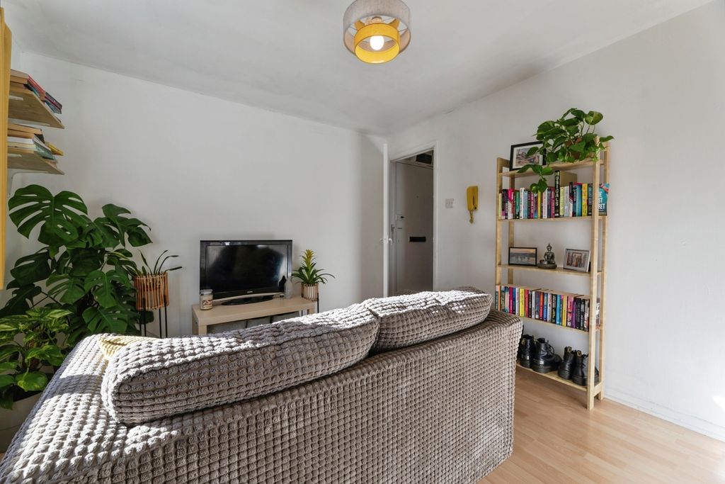 Property photo 3 of 7 Pbox-Img.Jpg
