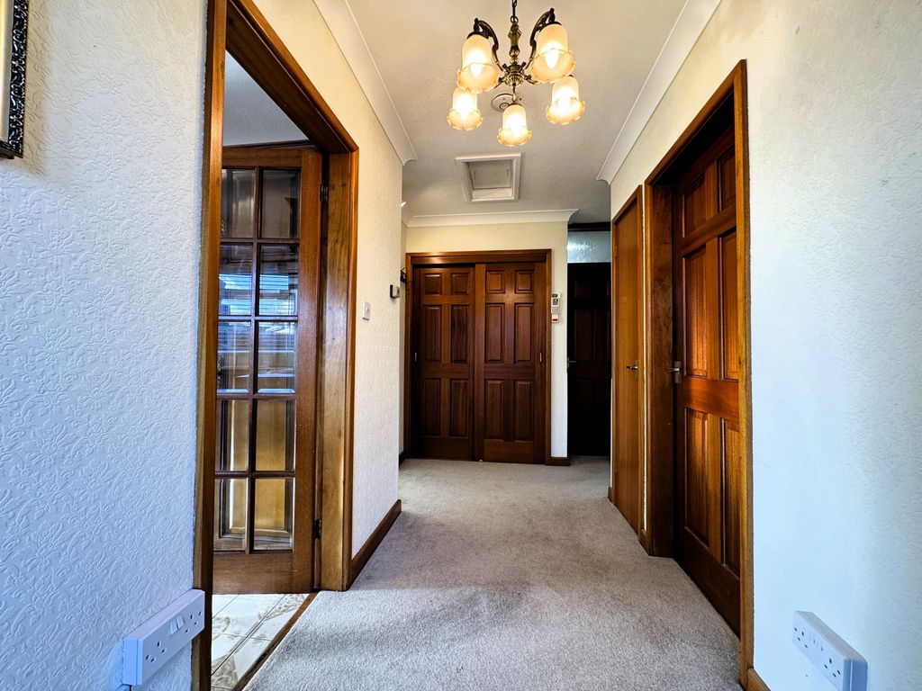 Property photo 3 of 18 Photo 6