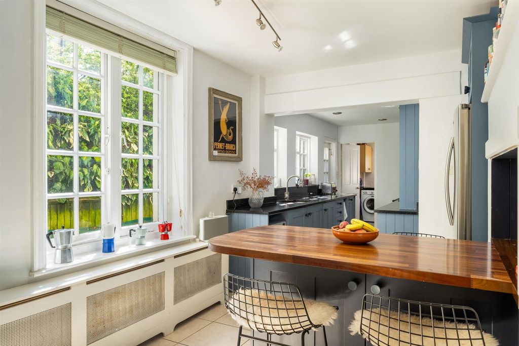Additional image 11 of 6 bed detached house for saleBasmore Lane, Lower Shiplake, Henley-On-Thames RG9