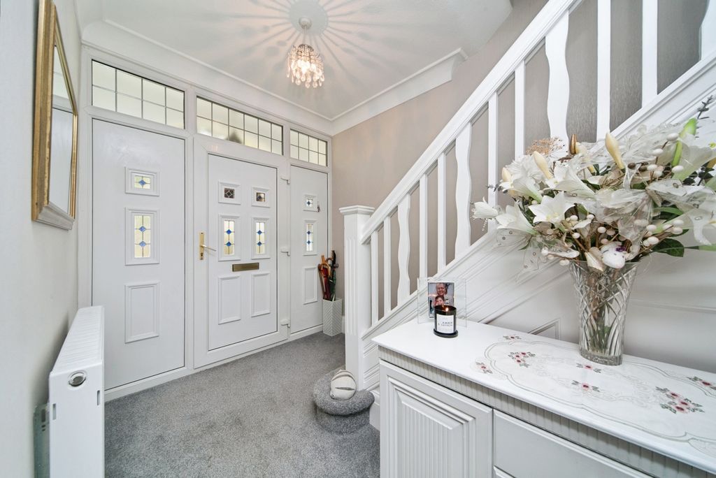 Property photo 2 of 17 Hall