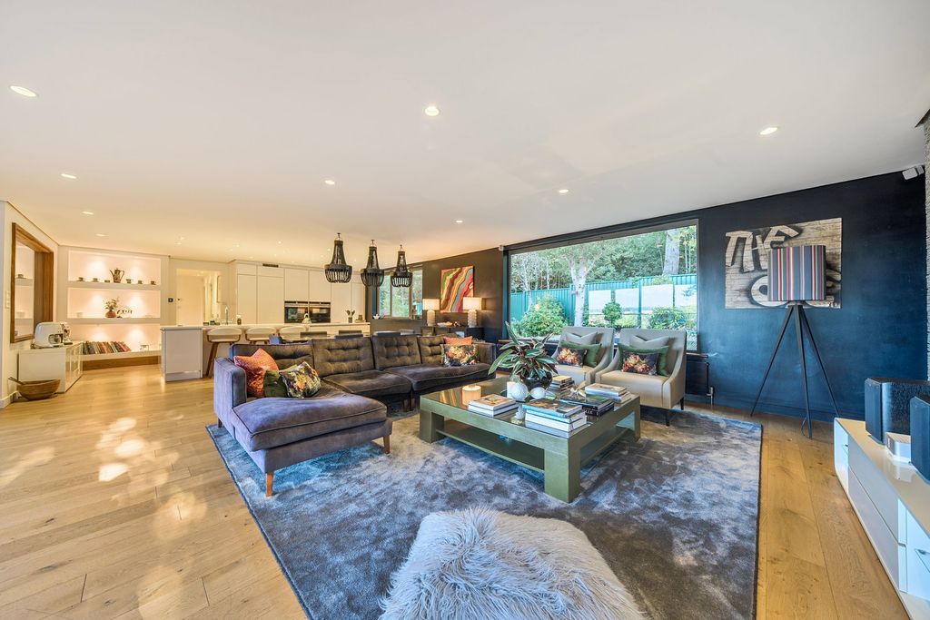 Property photo 1 of 33