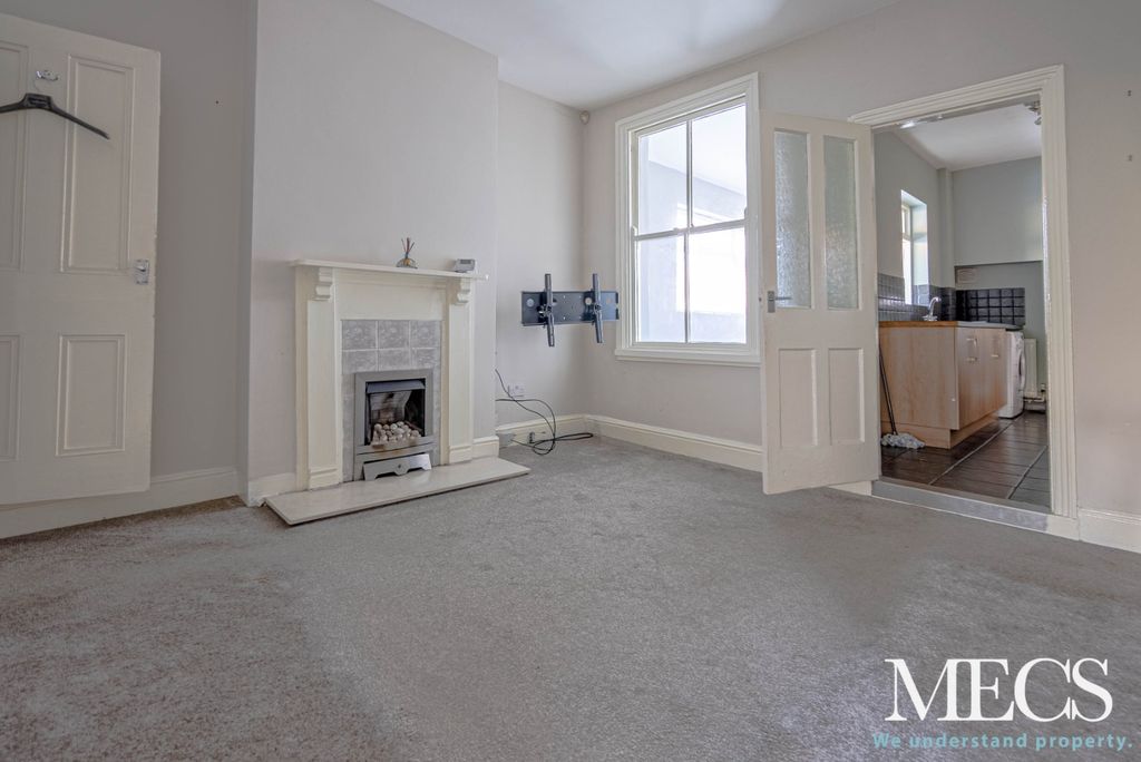 Property photo 3 of 12 2048635