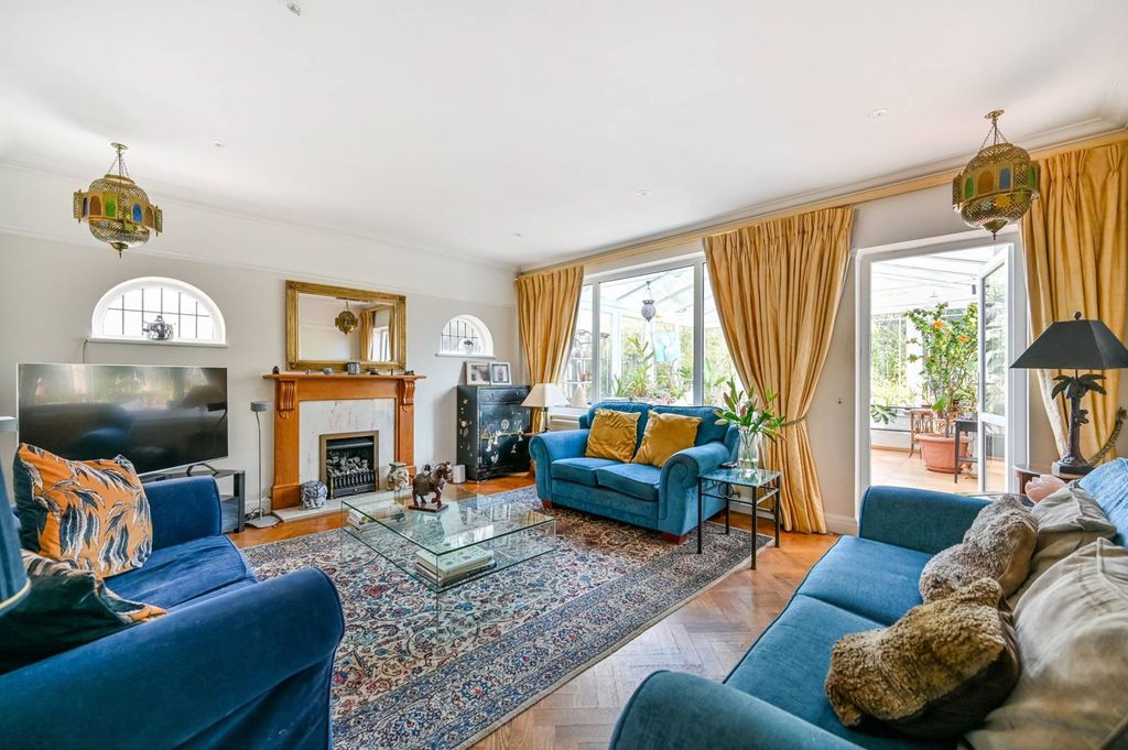 Property photo 2 of 13